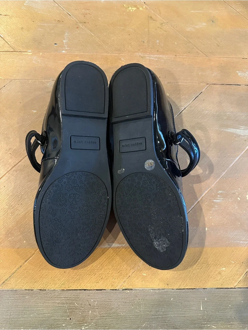 Classic Copper Key kids’ black patent Mary Jane flats in Size 5M